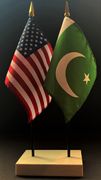 Pakistan and US Flag Desk Set