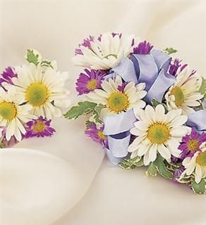 Daisy Corsage & Boutonniere 