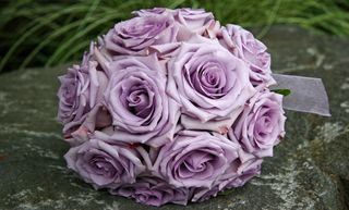 12 Lavender Rose In Vase