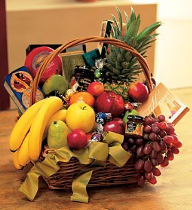Sympathy Plants & Gift Baskets >Gourmet Fruit Gift Basket