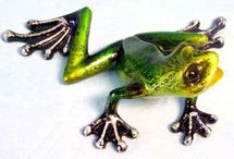 December Diamonds Frog green metallic statue 5"