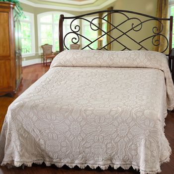 Colonial Rose Full Bedspread
