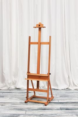 Richeson Lyptus Wood Bassett Easel - Click to enlarge