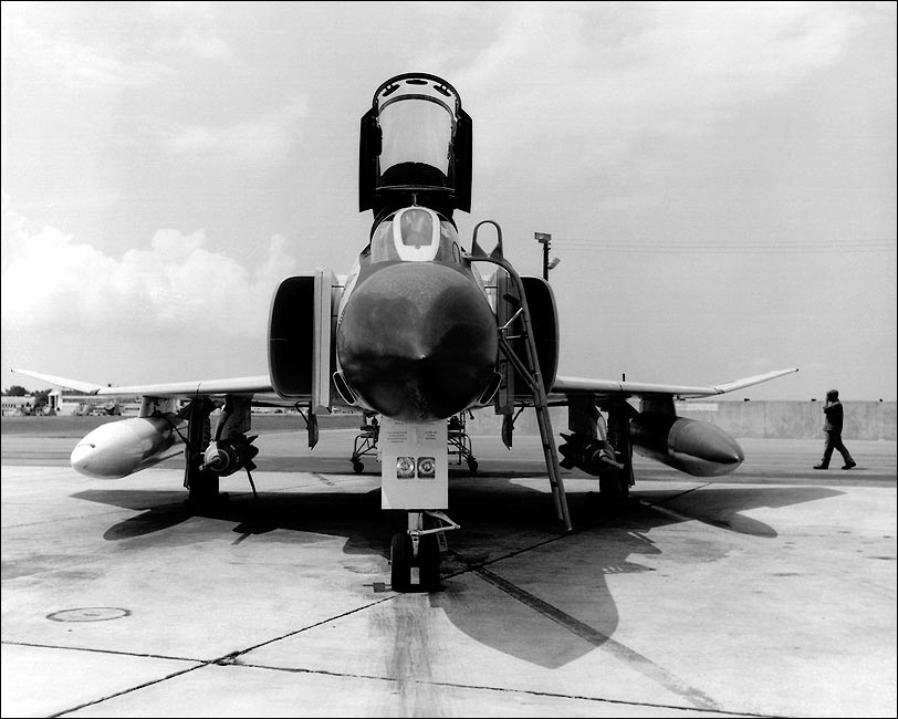 f-4-phantom-ii-front-view-air-