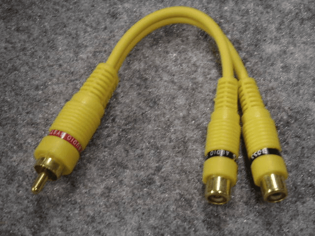 RCA Y Cable Adaptor<br>Boss Audio<br>(2 male to 1 female)