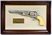 FRANKLIN MINT GENERAL CUSTER REVOLVER-REPLICA GUN WITH WALL DISPLAY