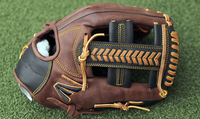 Easton Flagship Series 11.75" Infield Glove D32B (2022)