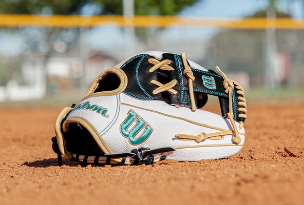 Wilson A2000 Fastpitch Series H12SS 12" Infield Glove WBG06701 (2027)