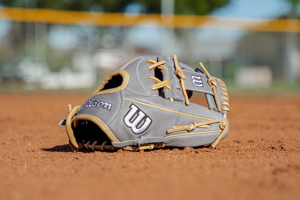 Wilson A2000 Fastpitch Series H12 12" Infield Glove WBG06801 (2027)