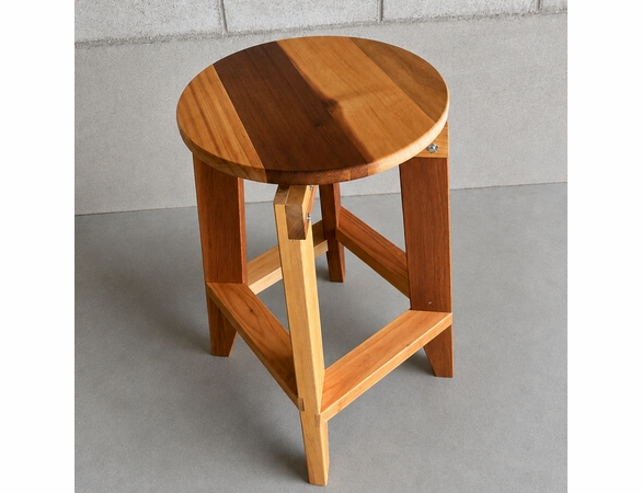 Villa Swivel Barstool