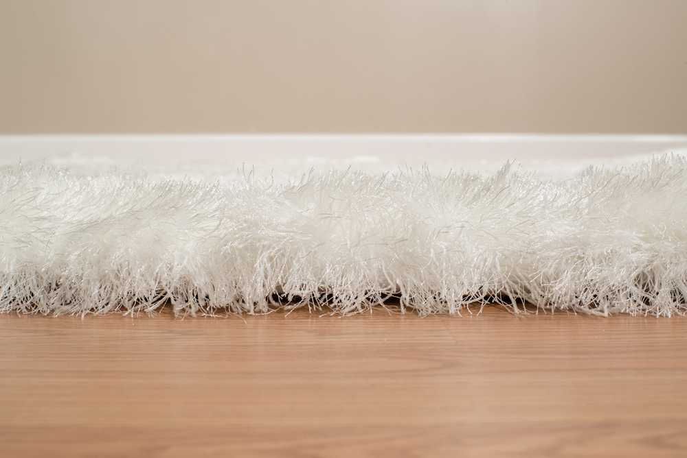2x4 United Weavers White Solid Fringes Door Mat 2300 00113 - Aprx 2' 7" x 3' 11" - Picture 5 of 5