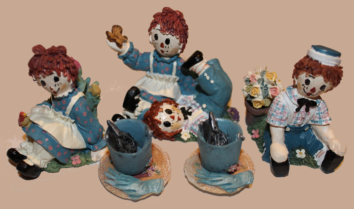 Raggedy Ann & Andy Rag Doll Skipping in Garden Mini Tea Set