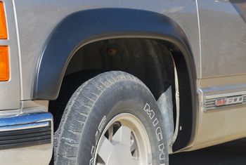 GMC Sierra 2500 HD Lund Elite Sport Style Fender Flares (2000-2007)