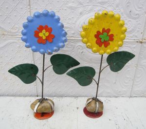 22" Recycled Tin Daisies with Rock bottom