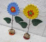 22 Recycled Tin Daisies with Rock bottom