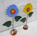22 Recycled Tin Daisies with Rock bottom