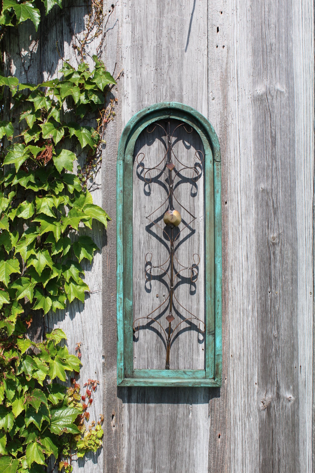 29" Wooden Round Top Hanging Wall Decor