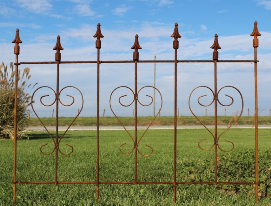 33" Finial Topped Stake For Border Fencing Garden