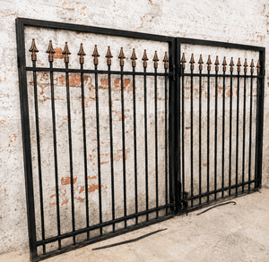 56t Lamoine Flat Top Entry Gate - Driveway Center Divide