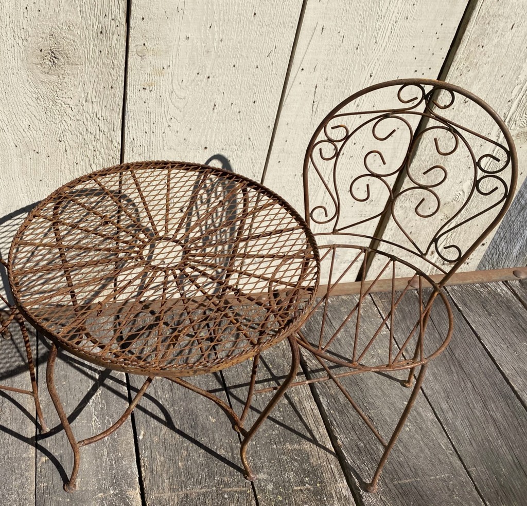 Wrought Iron Small Table and Chair Patio Furniture