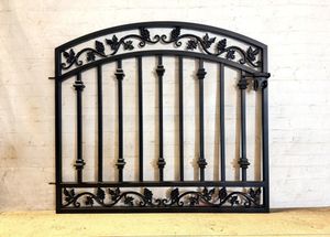 Metal Entry Concord Grape & Ivy Gate 3t x 4w