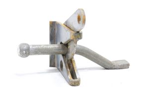 Gravity Latch on Metal Post
