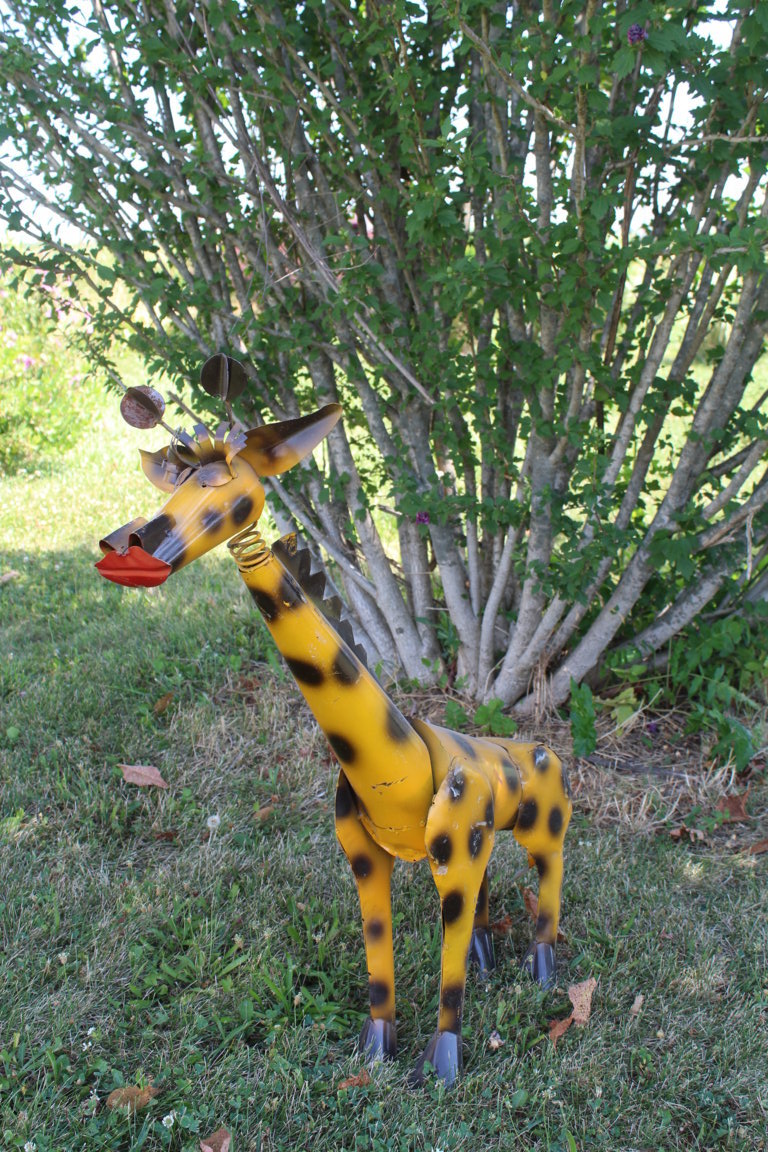 Large Metal Giraffe Yard Art Statue Zoo Animals