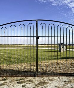 Large Wrought Iron Des Moines Metal Driveway Gate - 5t x 8w