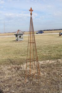 49 Wrought Iron Triangle Finial Topiary - Garden Tuteur