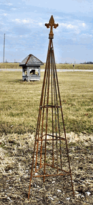 36 Metal Triangle Obelisk - Cast Iron Finial Tuteur