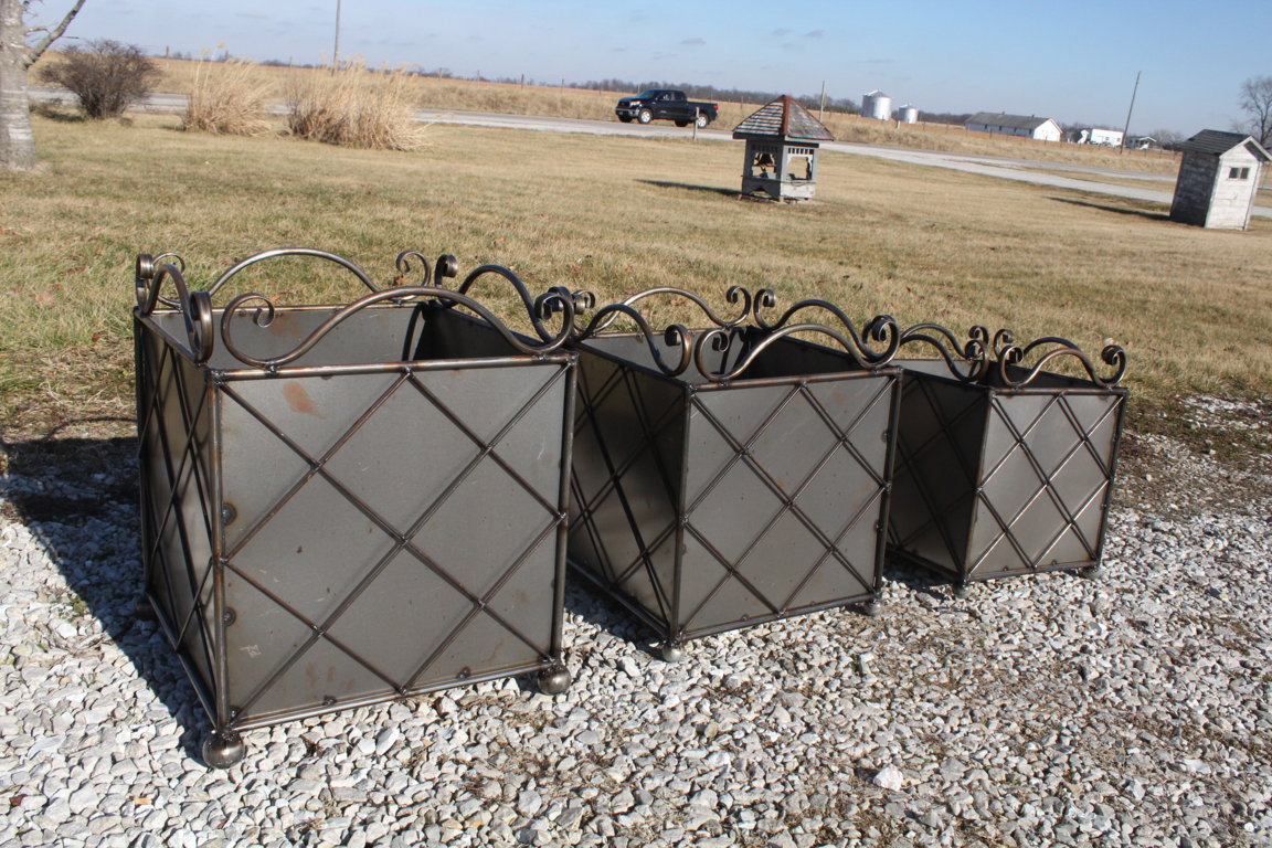 Metal Planters in 3 Sizes Decorative Containers