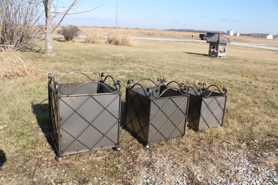 Metal Planters in 3 Sizes Decorative Containers