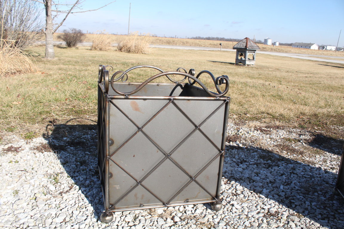 Metal Planters in 3 Sizes Decorative Containers