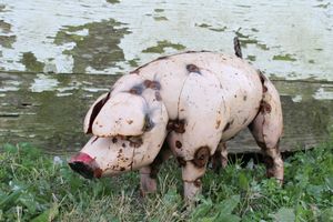Small Metal Parker Pig Farm Animal Little Swine Lawn Ornament