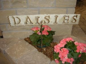 Tin Daisies Rustic Garden Sign