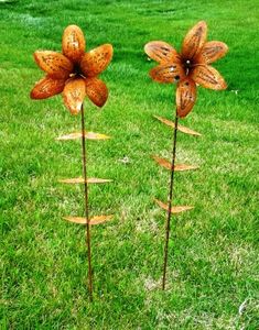 Tin Flower Stake - Lawn Ornament Yard Art