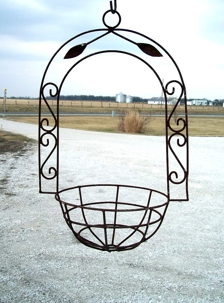 27" Wrought Iron Hanging Basket w/ Leaves