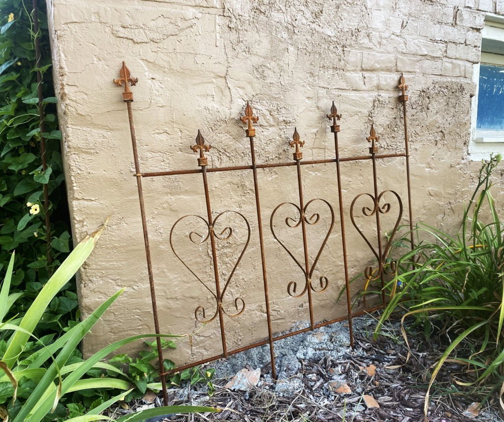 Wrought Iron Heart Garden Edging Fence