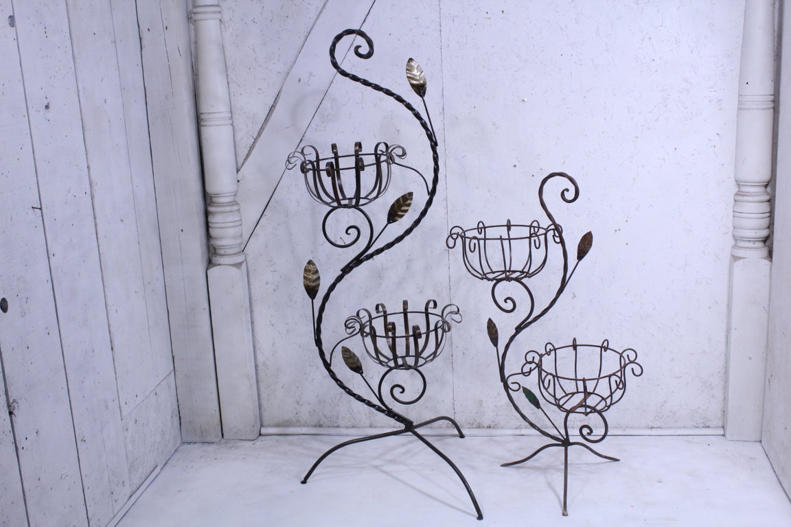 Wrought Iron Large Curly Tree with Baskets Potholder