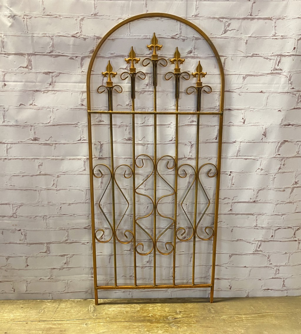 Wrought Iron Rounded Spear Victoria Trellis