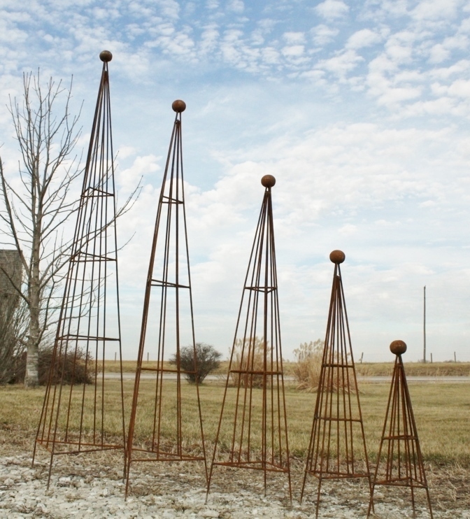 Wrought Iron Triangle Ball Top Topiaries in 5 Sizes Plant Supports