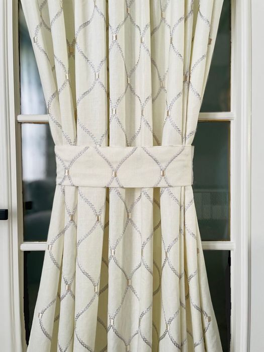 Deluxe Williamsburg Deane Embroidery Porcelain Door Curtain (Single Panel)