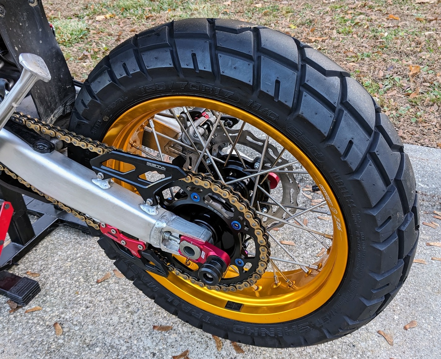 thumbnail image 2 of Honda CRF250X / CRF450X Rear Axle Sliders – Mushroom Bungs – CNC Acetal – UK Made 2 of 4