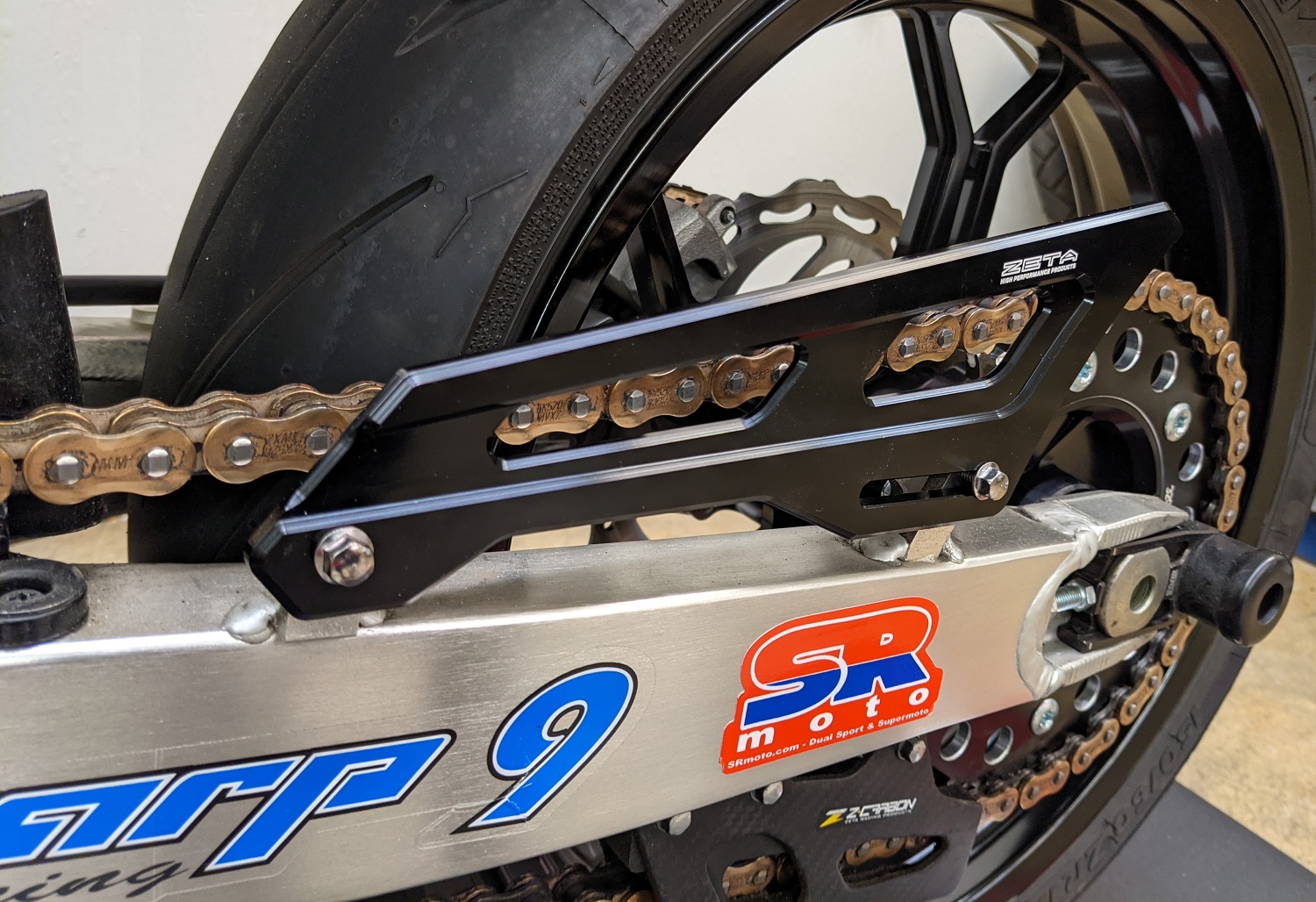 Zeta Heel Guard / Chain Cover - Suzuki DRZ4S | DRZ4SM | DRZ400SM