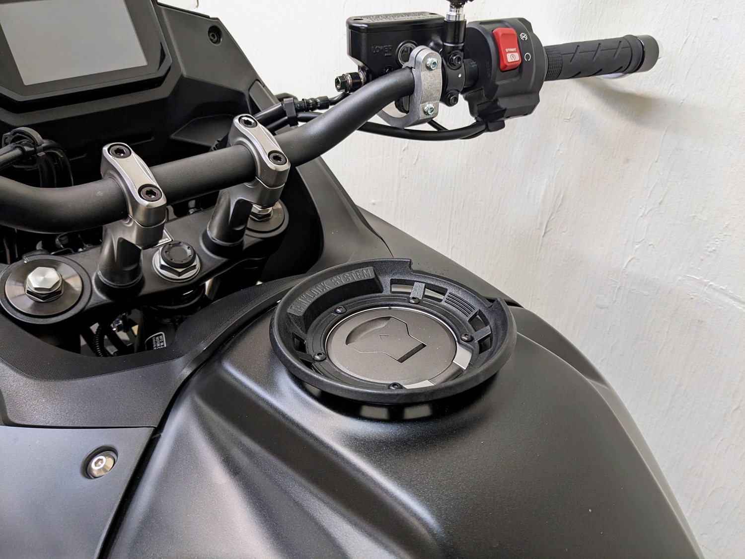 Givi XS320 Tanklock Tank Bag - Honda Transalp / Africa Twin