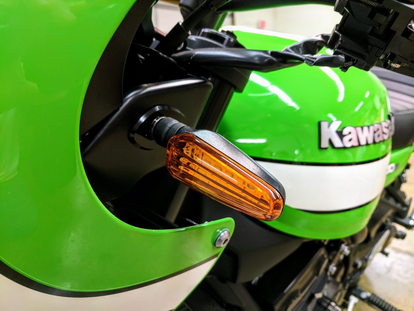 Kawasaki Z900RS / Cafe - Installing LED Turn Signal Kit