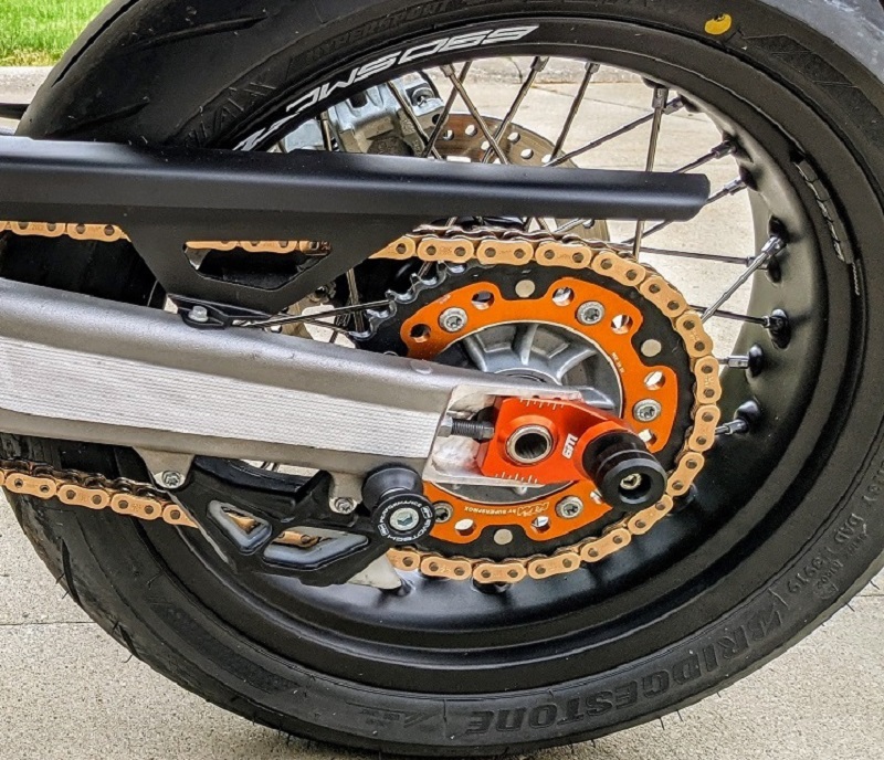 KTM 690 / Husqvarna 701 / Gas Gas 700 Axle Sliders Warp 9 Racing