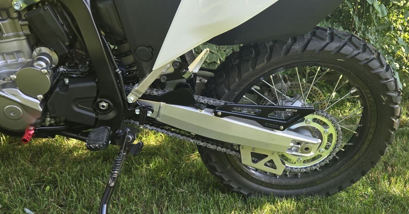 Zeta Heel Guard / Chain Cover - Suzuki DRZ4S | DRZ4SM