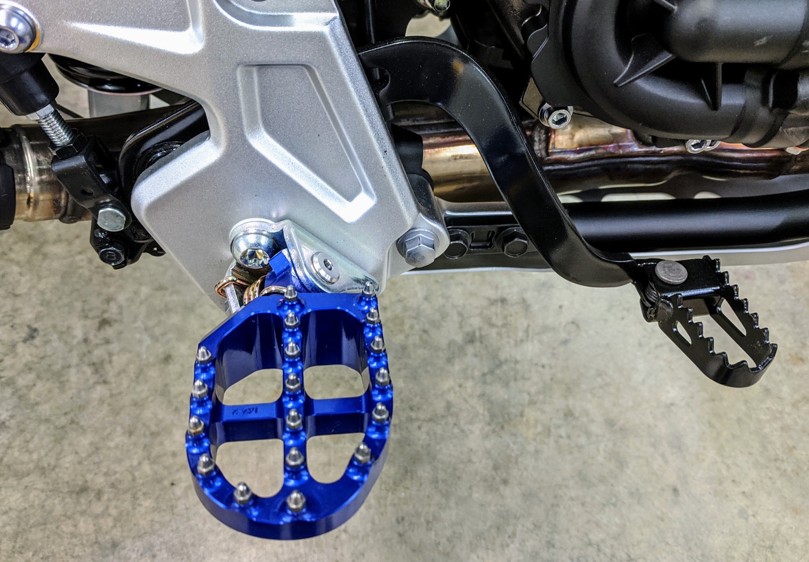 Yamaha Tenere 700 Footpegs - Zeta Aluminum Wide
