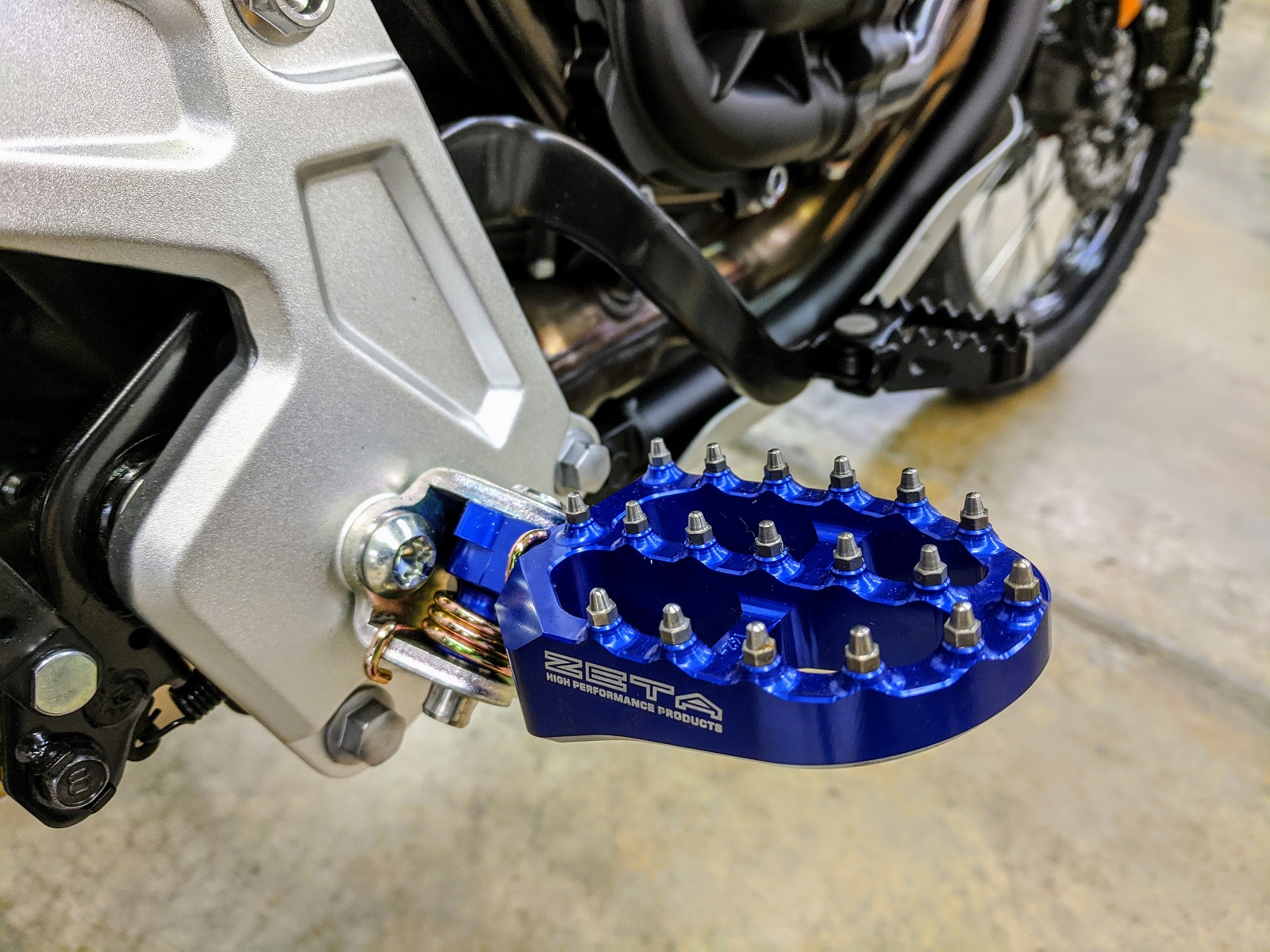 入手困難】リーファー『トリムルティ』Reefer TRIMURTI pegmap Yamaha Tenere 700 Footpegs - Zeta Aluminum Wide